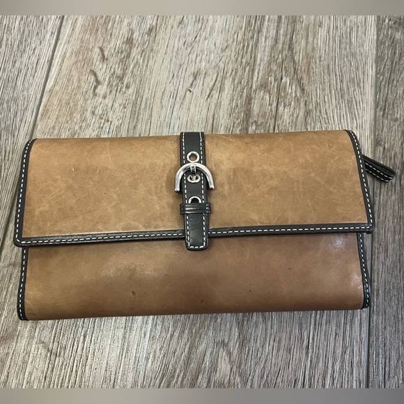 Coach Heritage Two-Tone Large Brown Leather Wallet - Picture 1 of 6